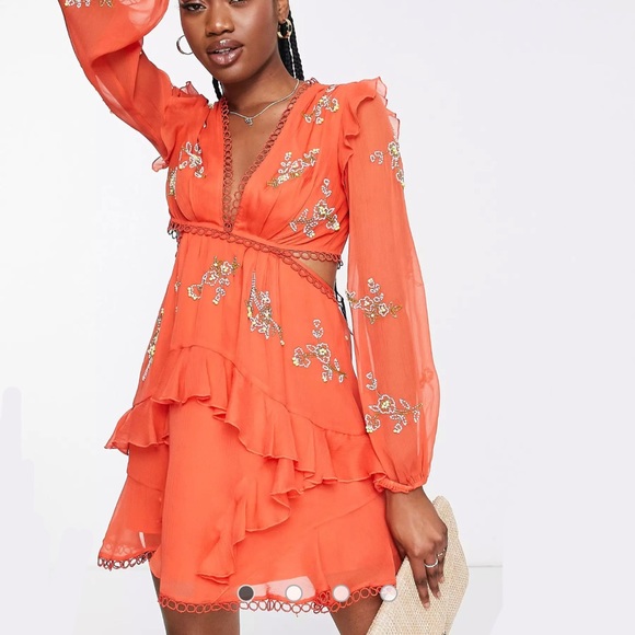 ASOS DESIGN circle trim mini dress with floral embellishment in red - Picture 3 of 8